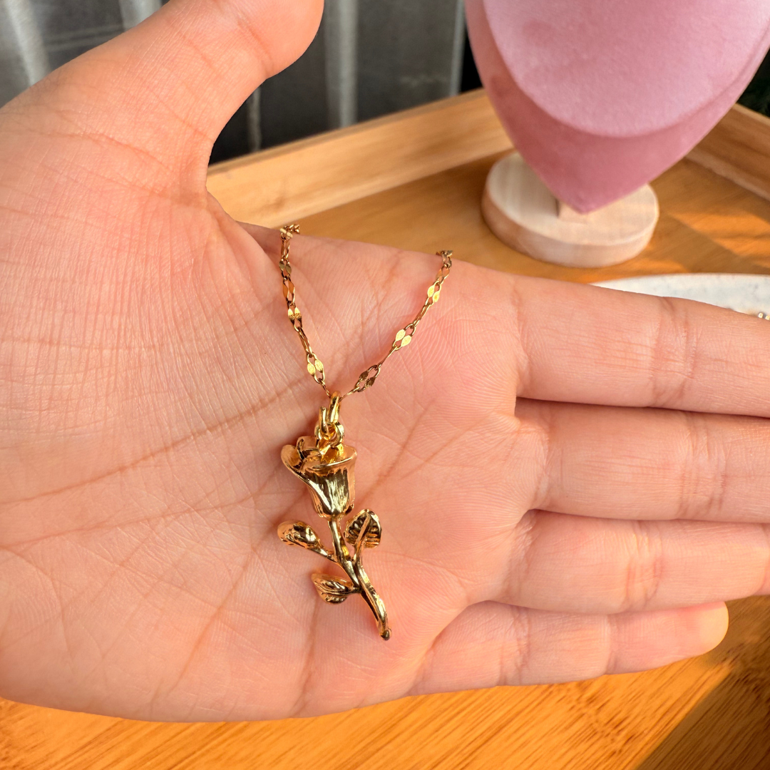 Love rose necklace